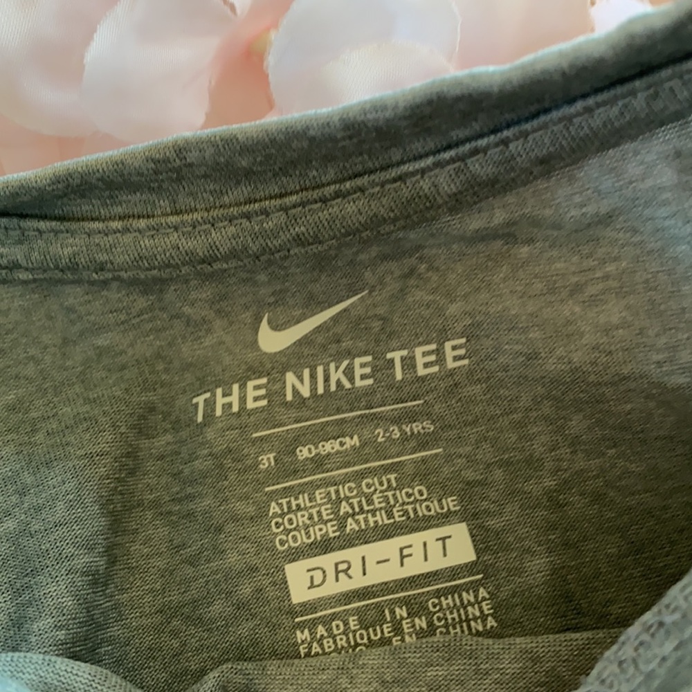 Nike - Picture 3 of 3